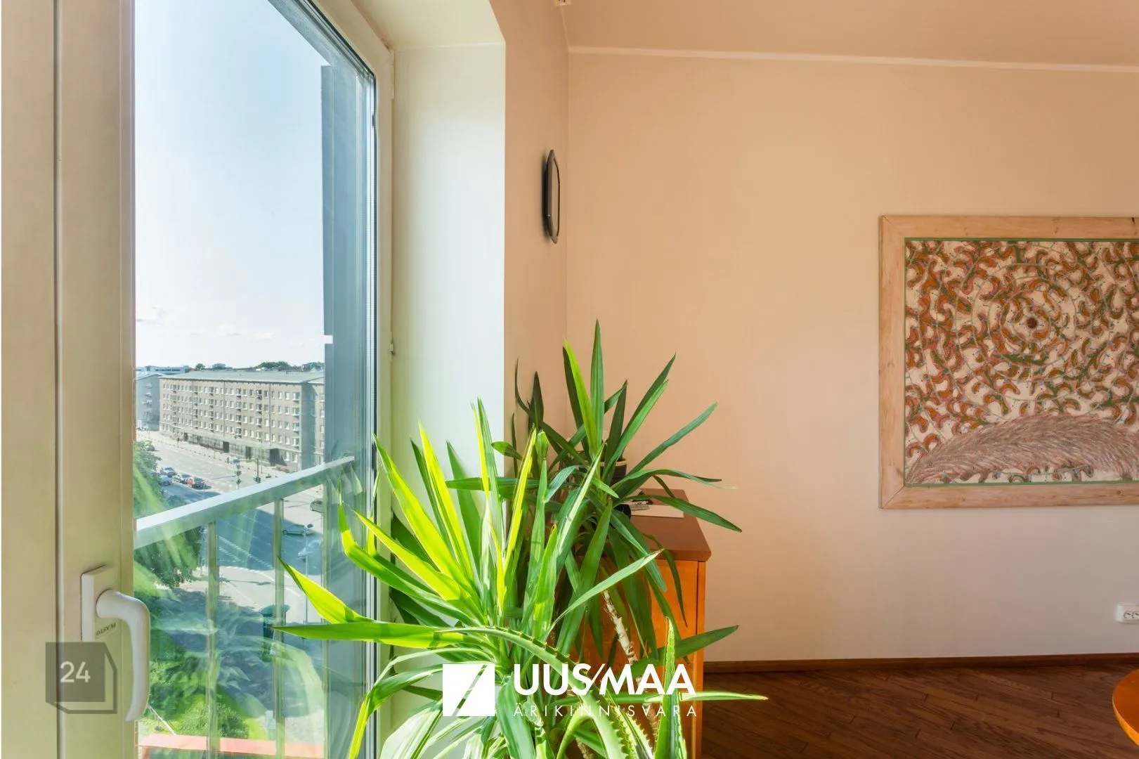NICE OFFICE WITH BALCONY