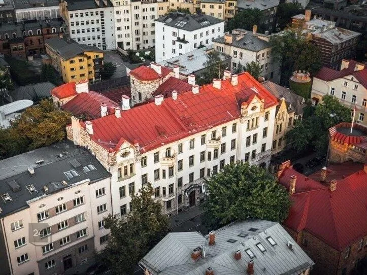Pop-up business spaces in a historic Art Nouveau building