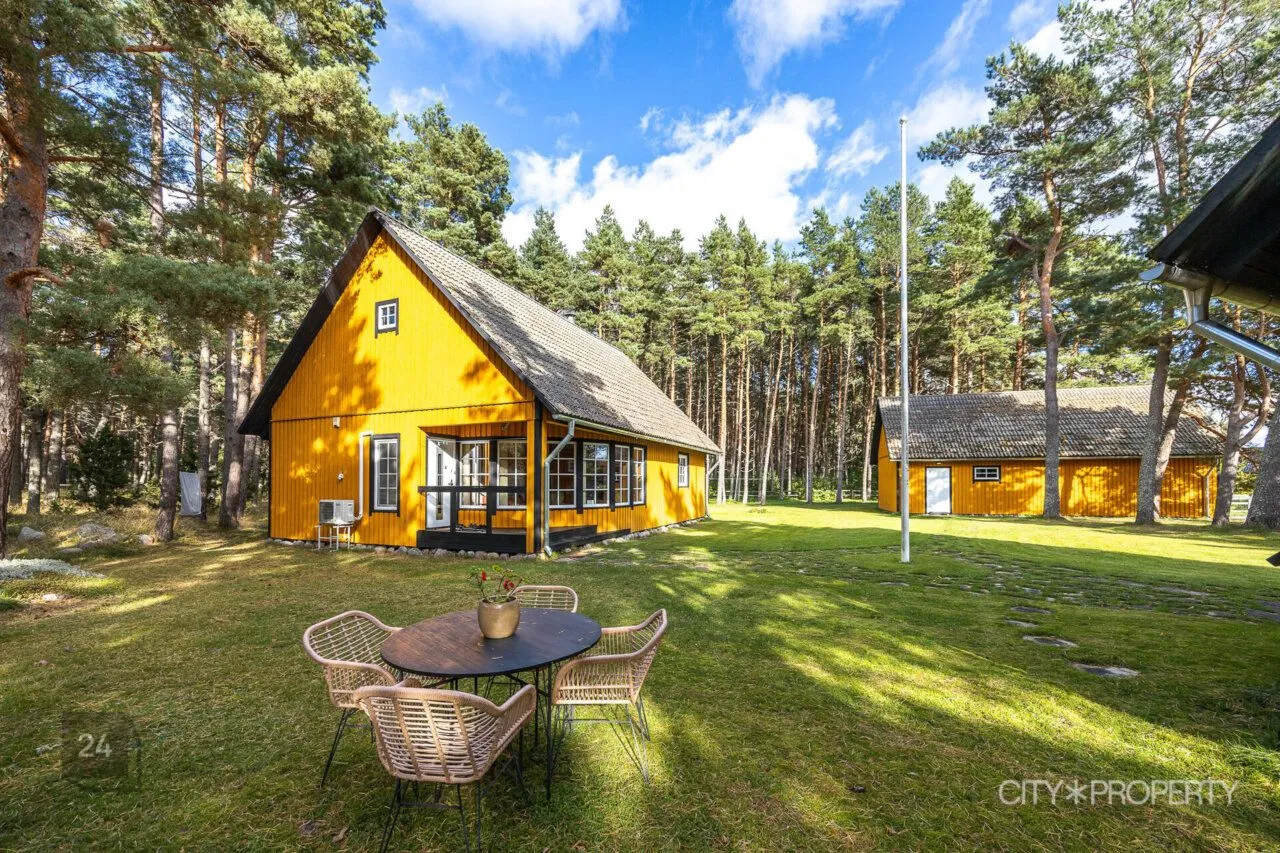 A home where time stops and the body rests, sea 500m.