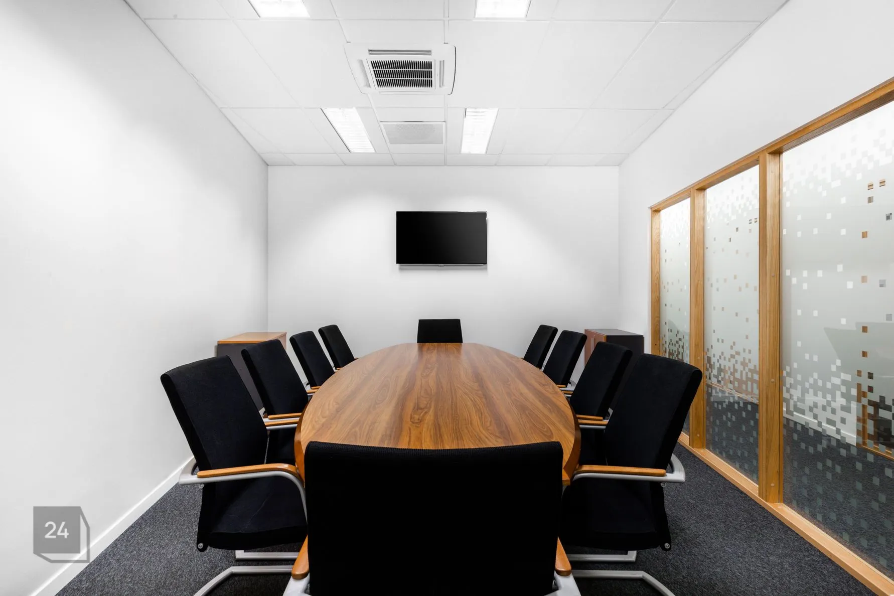 Private office space for 4 persons in Regus