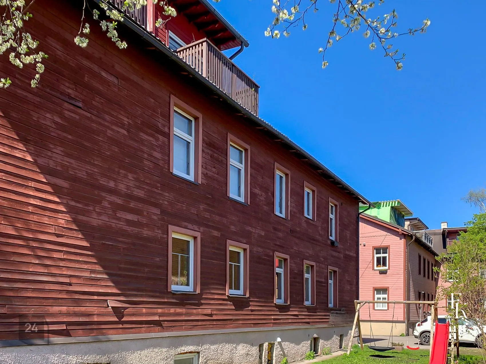 APARTMENT WITH GOOD DEVELOPMENT POTENTIAL