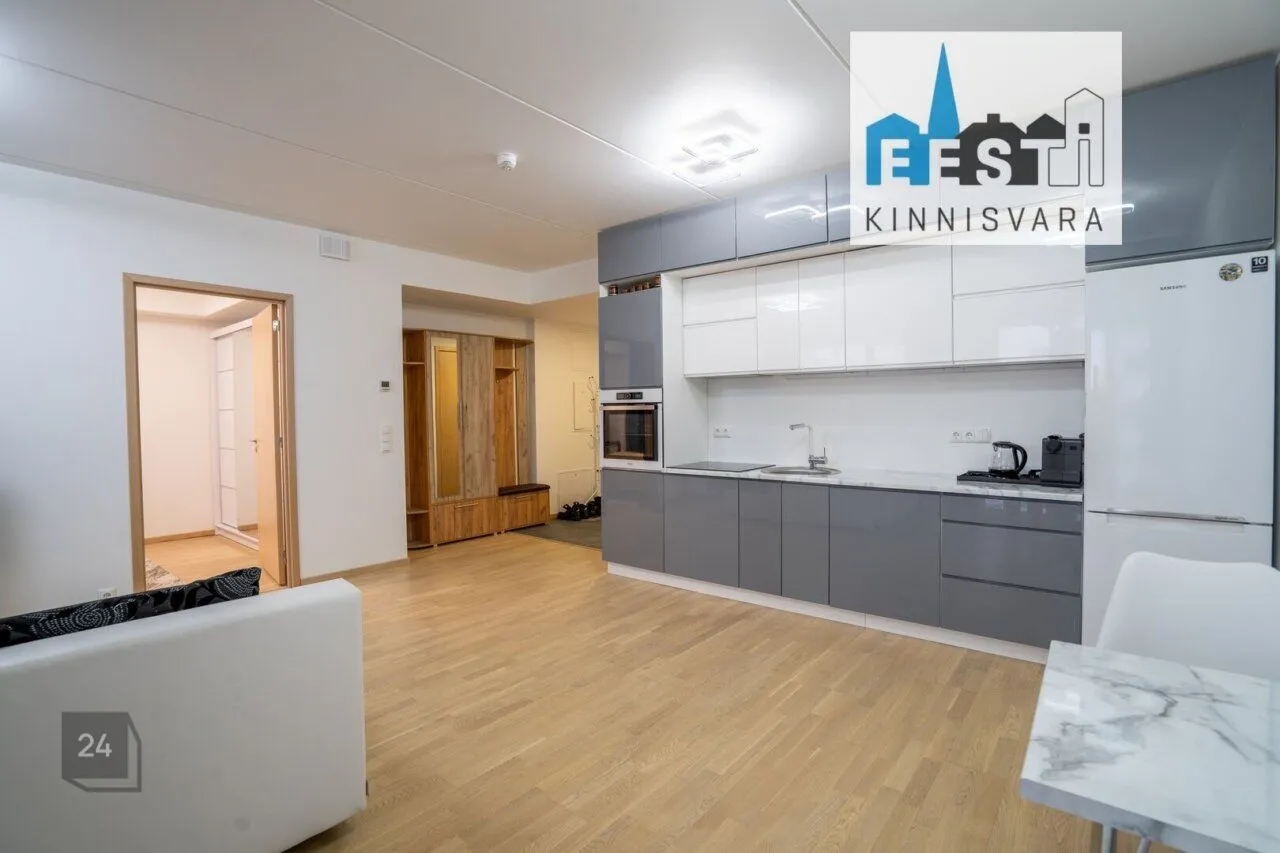 FOR SALE INCLUDES PANTRY, PARKING SPACE AND FURNISHINGS!