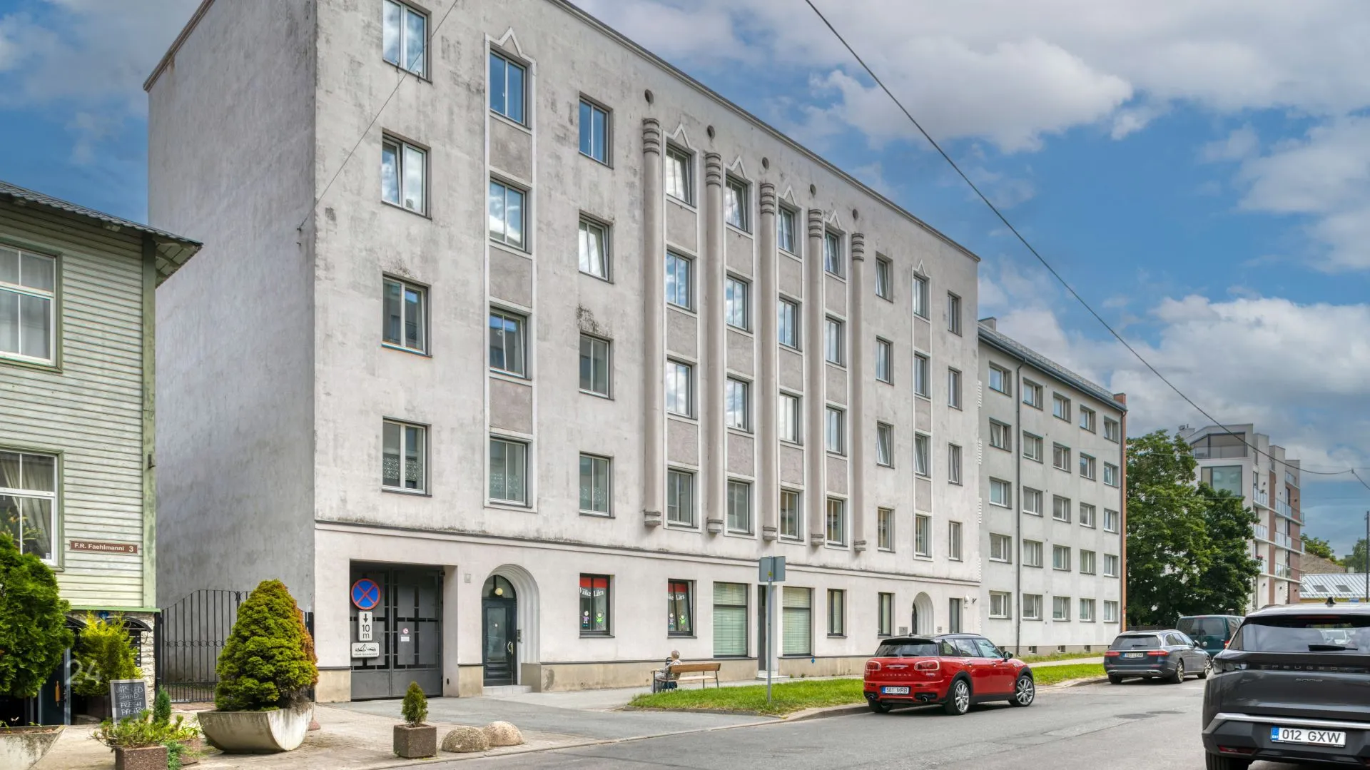 Bright apartment at the edge of Kadriorg! Guaranteed parking space!