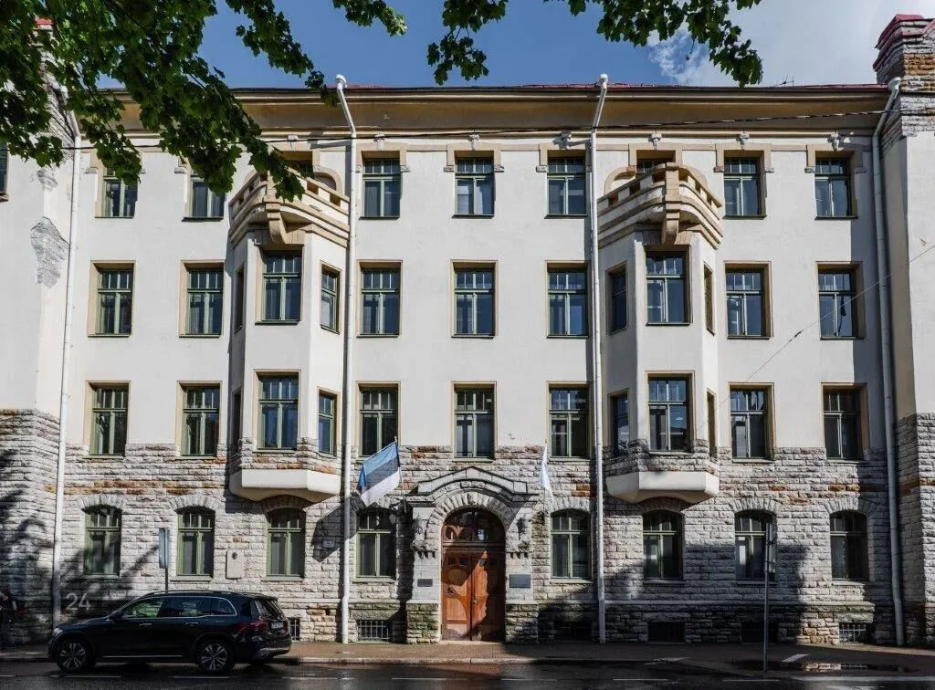 Pop-up retail spaces in a historic Art Nouveau building