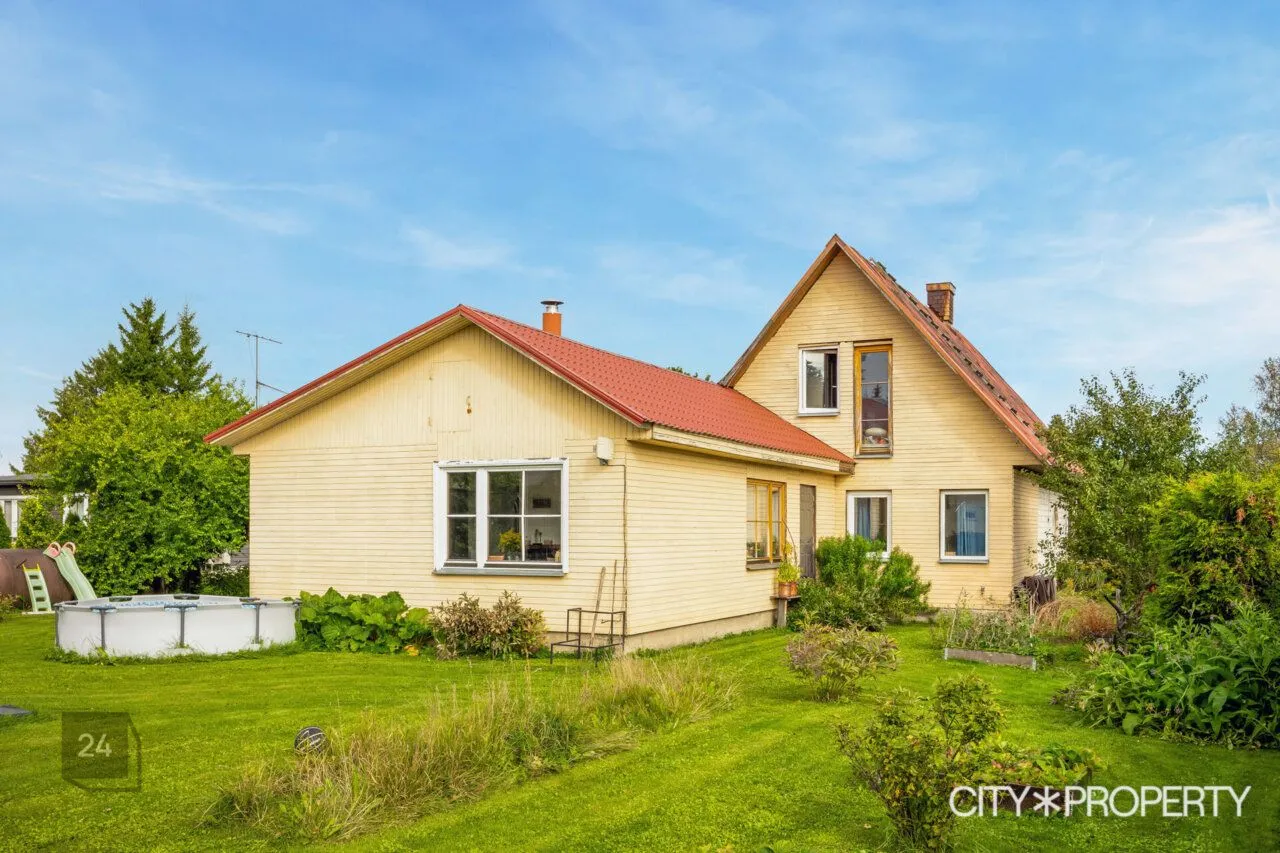 7-room, year-round living