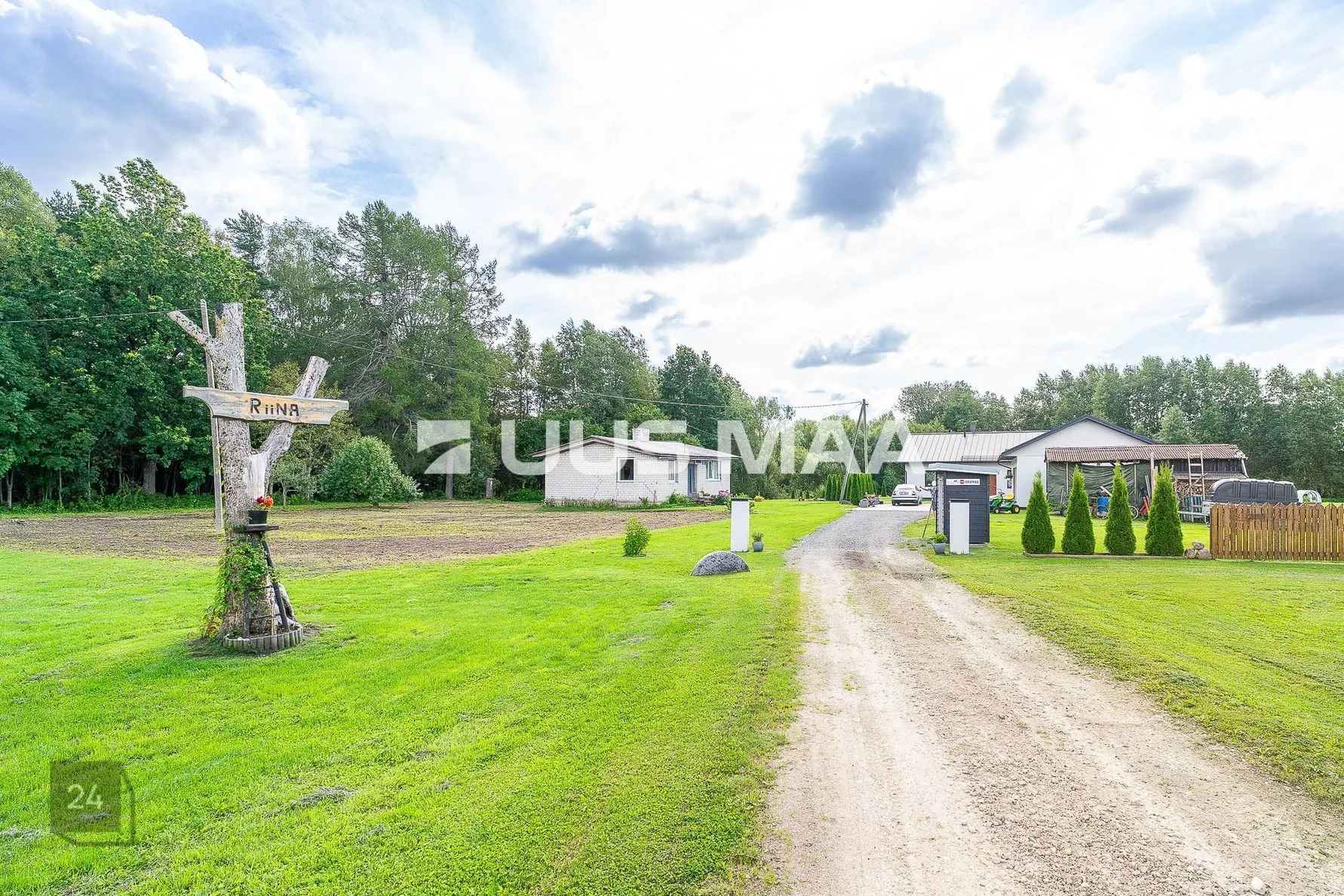 LARGE PROPERTY WITH AN OLD VILLA!