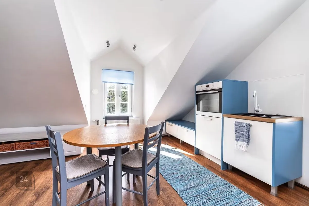 STYLISH ATTIC APARTMENT!