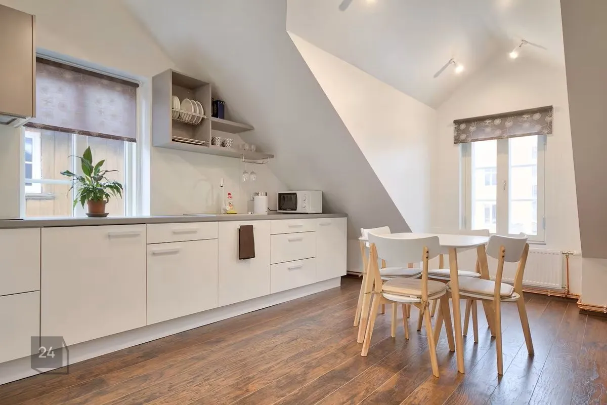 COZY 3-ROOM PENTHOUSE APARTMENT!