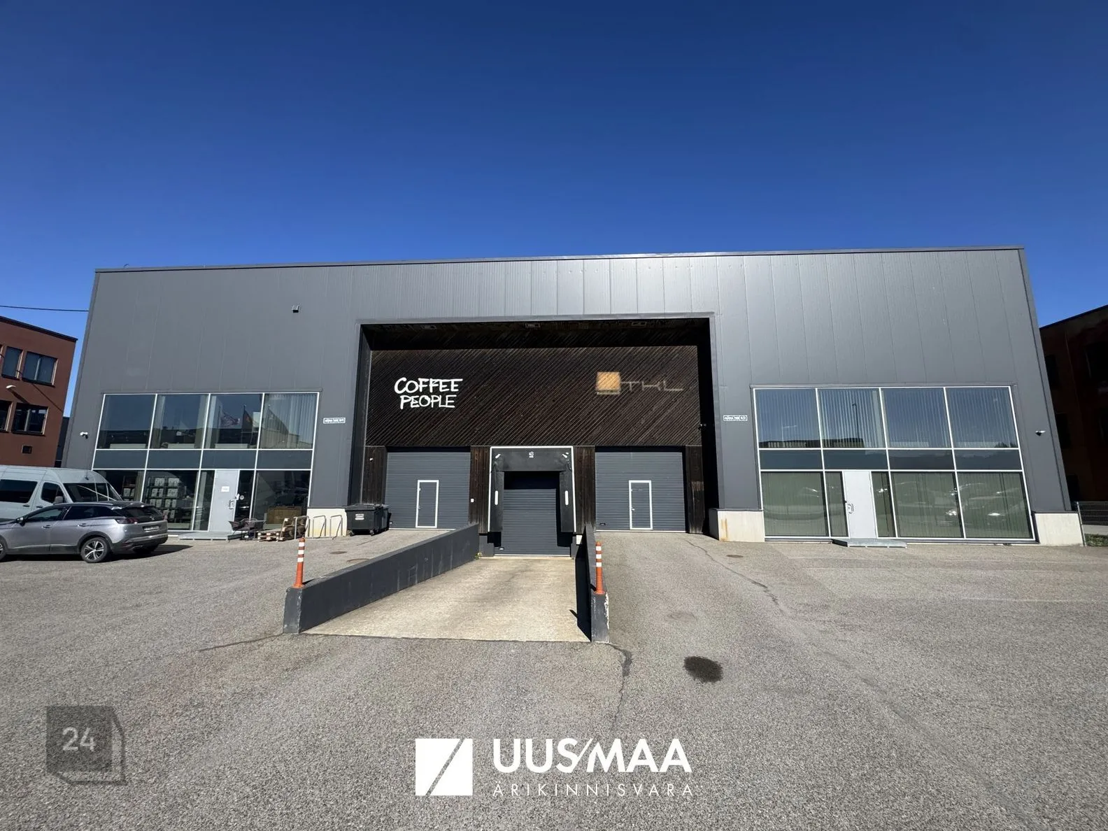 Office with lounge area and sauna, high warehouse