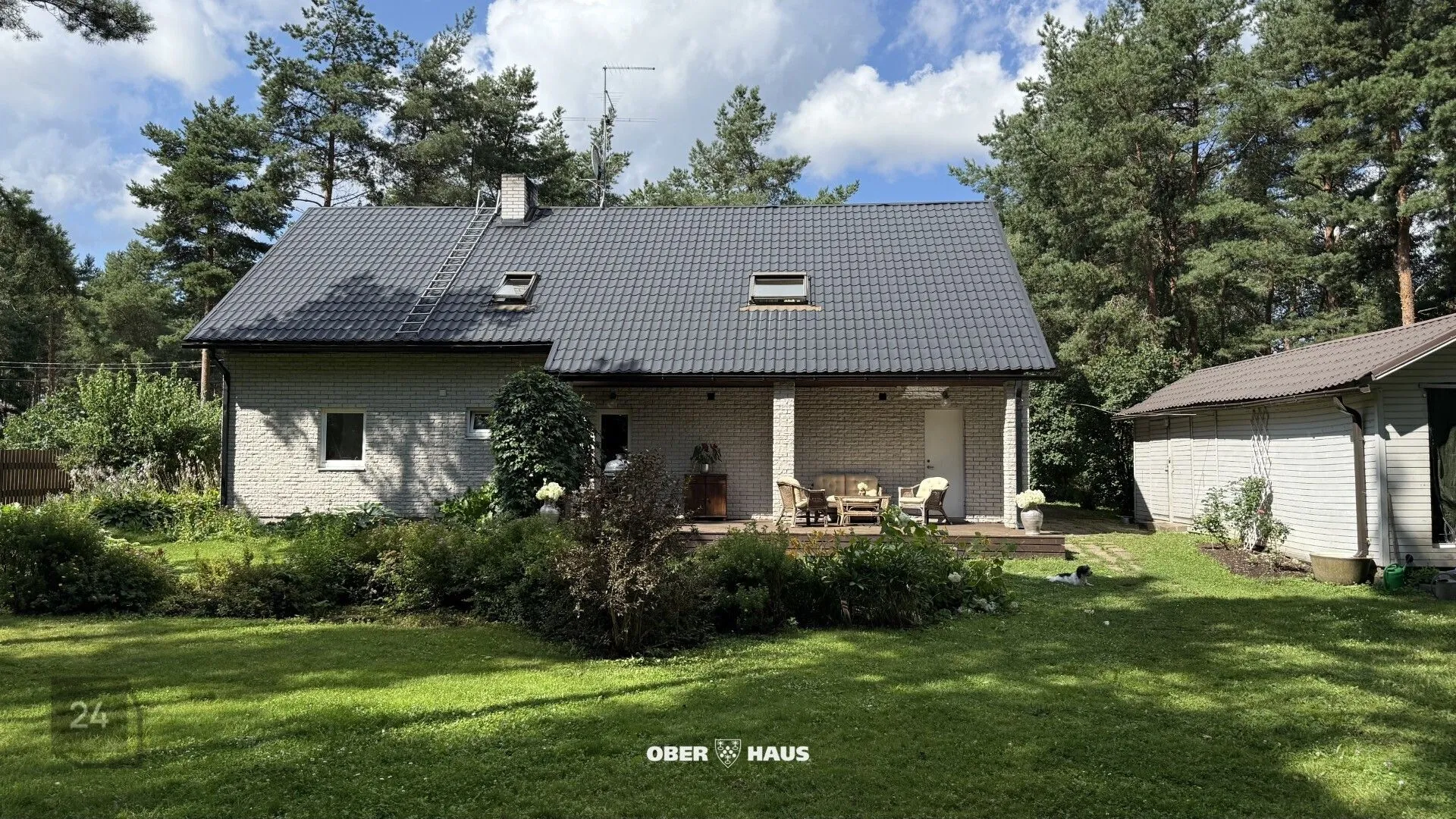 SPACIOUS AND COZY HOME IN A QUIET DEAD-END STREET