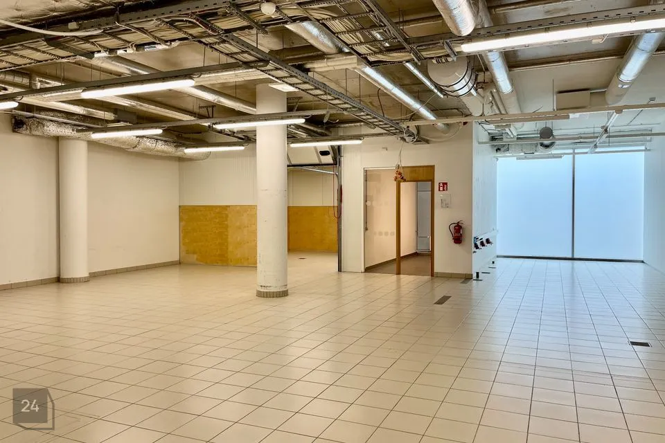 Mitme sihtotstarbega, 186 m² Äripind  -  Tallinn, Mustamäe linnaosa