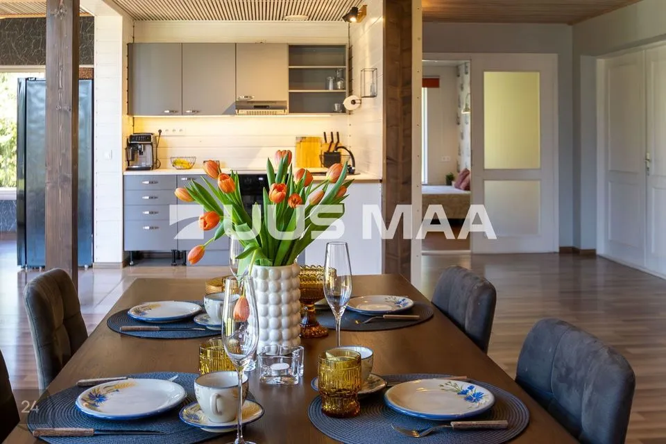 7-toaline Maja - Saaremaa vald, Upa küla