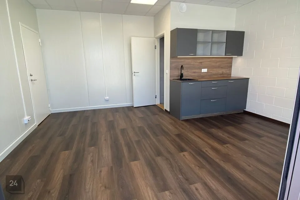 Многоцелевое, 170 m² Бизнес-площадь в Viljandi linn