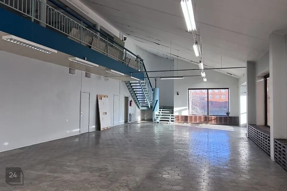 Mitme sihtotstarbega, 815 m² Äripind  -  Viljandi linn - foto 3