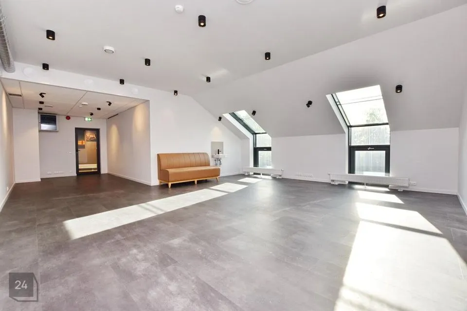 Mitme sihtotstarbega, 58 m² Äripind  -  Muhu vald, Liiva küla