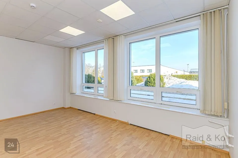 Mitme sihtotstarbega, 33 m² Äripind  -  Tallinn, Mustamäe linnaosa
