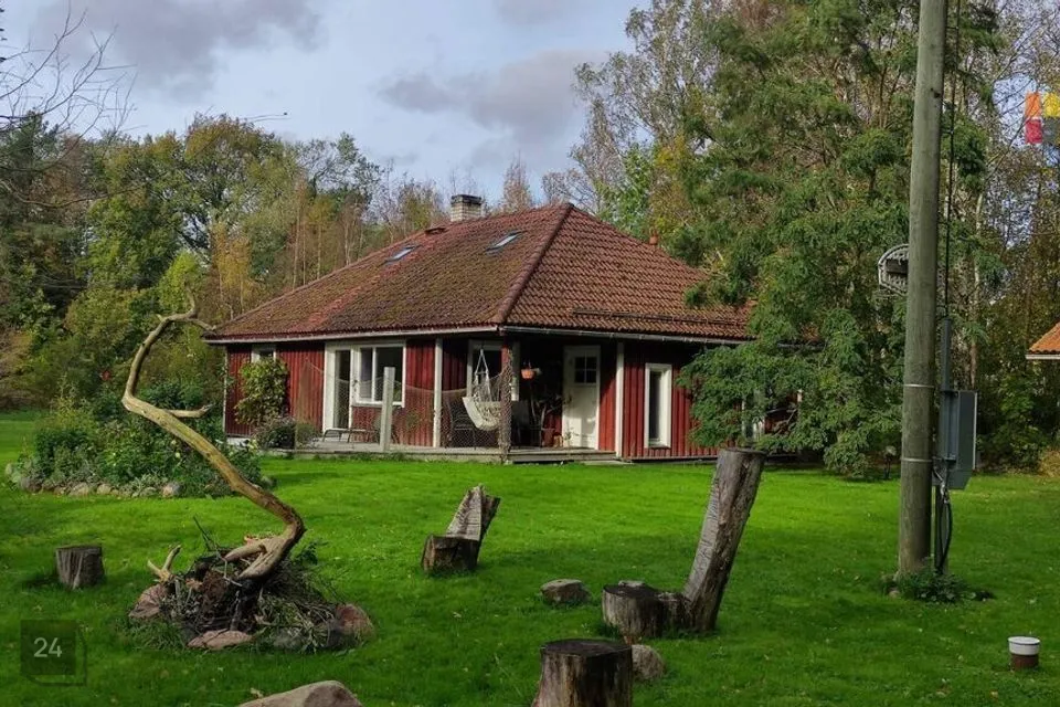 3-toaline Maja  -  Hiiumaa vald, Esiküla