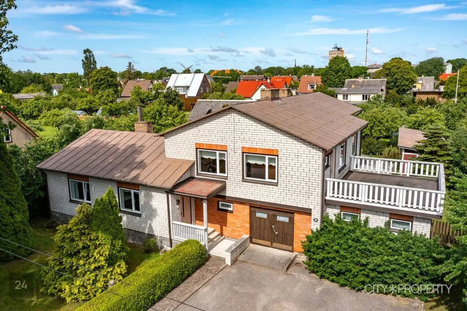 6-toaline Maja  -  Saaremaa vald, Kuressaare linn