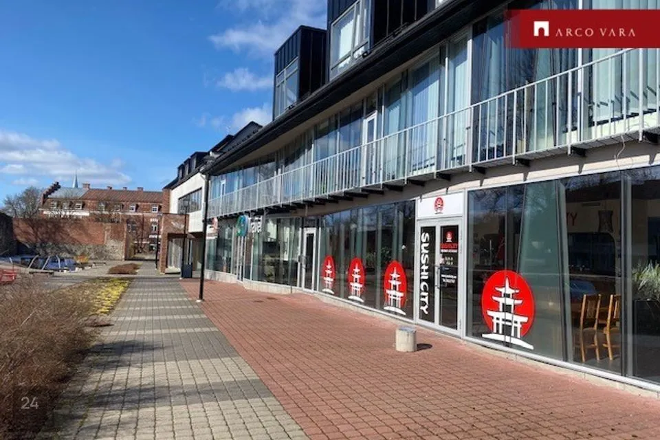 Teenindus, 128 m² Äripind  -  Viljandi linn