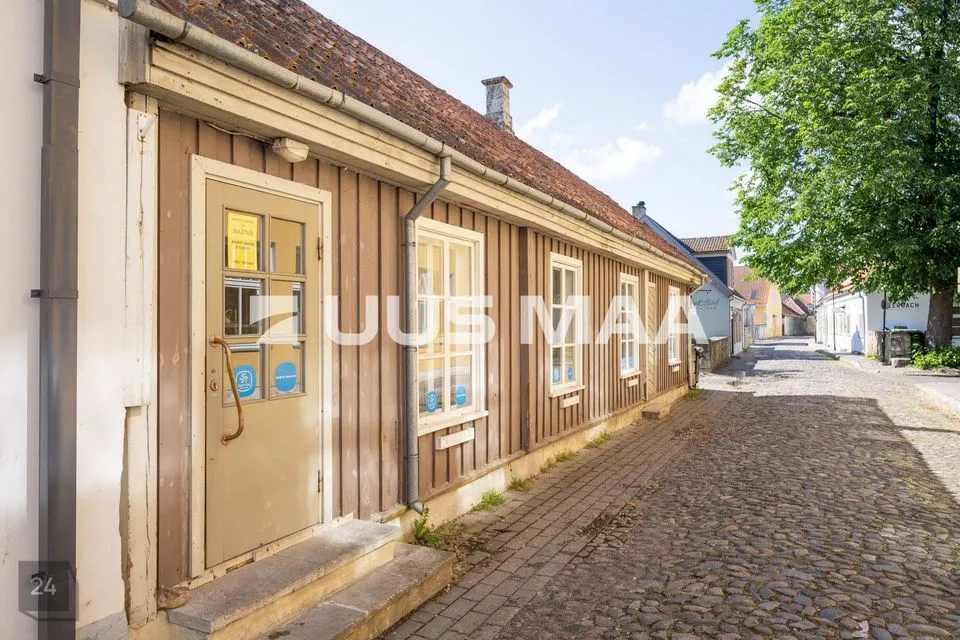 Kaubandus või Teenindus, 100 m² Äripind  -  Saaremaa vald, Kuressaare linn