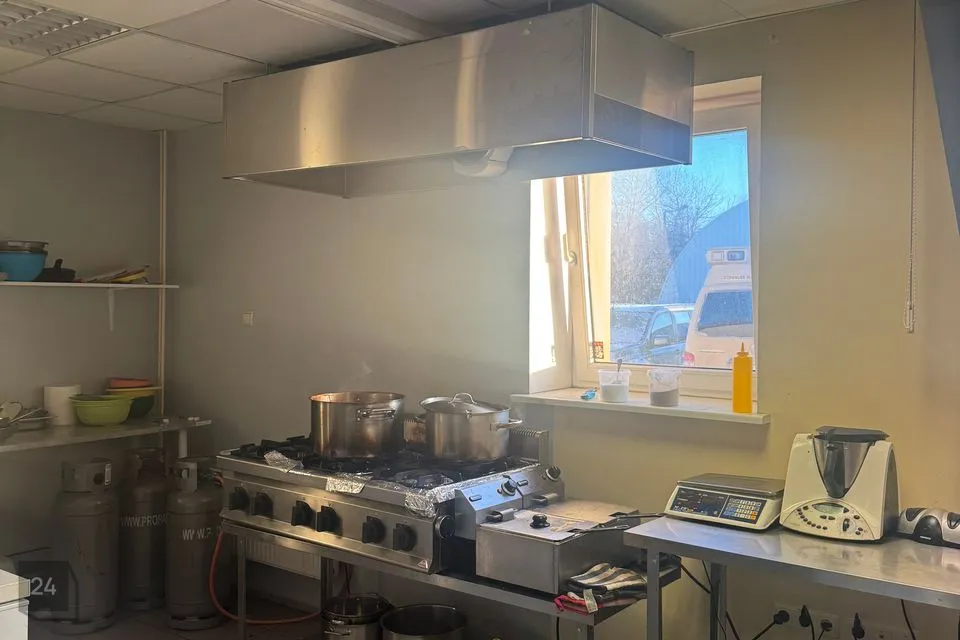 Mitme sihtotstarbega, 144 m² Äripind  -  Tallinn, Lasnamäe linnaosa