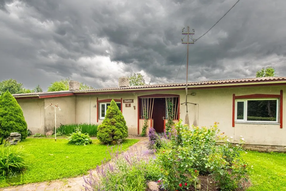 4-toaline Maja - Põhja-Sakala vald, Reegoldi küla