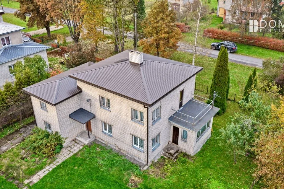 5-room house in Põhja-Sakala vald, Võhma linn