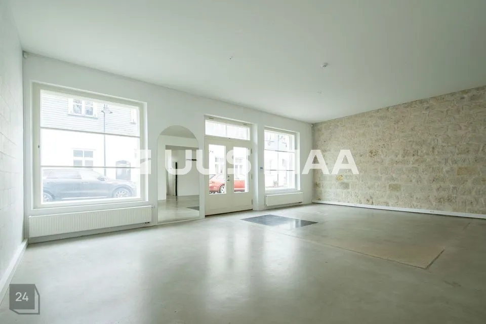 Многоцелевое, 78 m² Бизнес-площадь в Saaremaa vald, Kuressaare linn