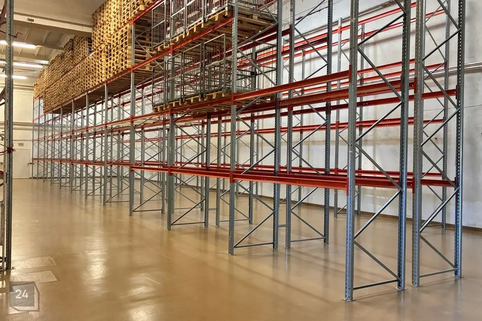 Ladu, 430 m² Äripind  -  Tallinn, Mustamäe linnaosa