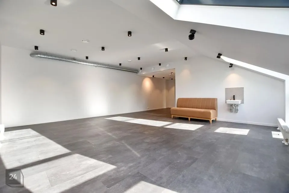 Mitme sihtotstarbega, 58 m² Äripind  -  Muhu vald, Liiva küla - foto 2