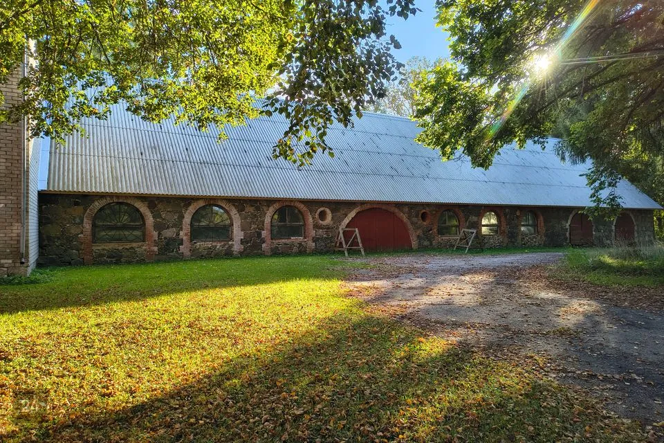 Ladu, 500 m² Äripind  -  Tõrva vald, Helme alevik