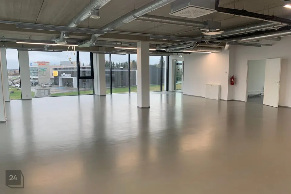 Büroo, 260 m² Äripind  -  Rae vald, Peetri alevik