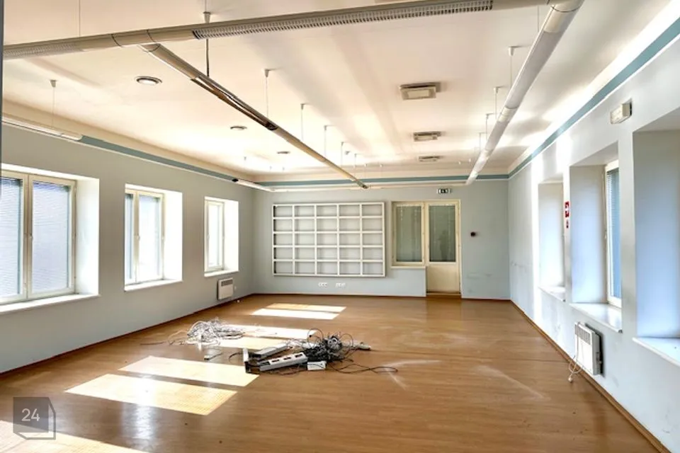 Mitme sihtotstarbega, 173 m² Äripind  -  Saaremaa vald, Kuressaare linn