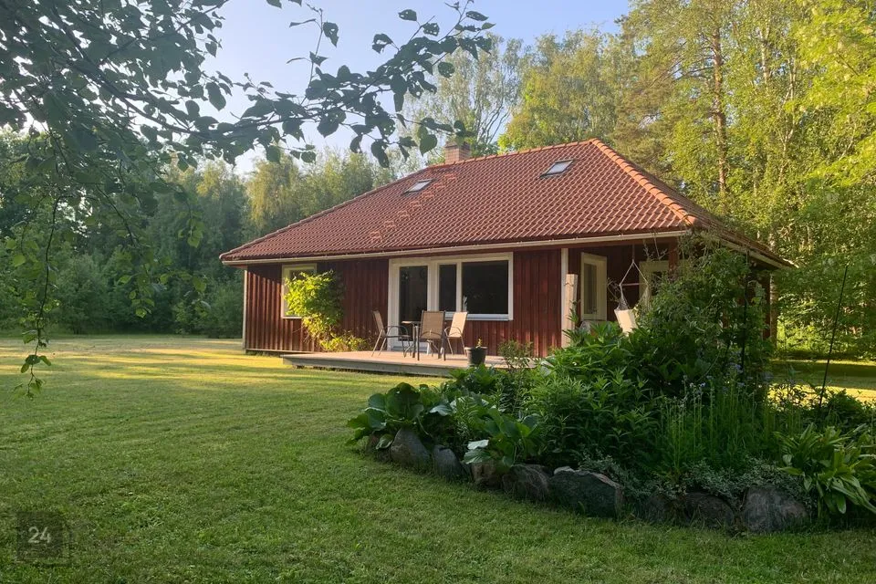 3-toaline Maja  -  Hiiumaa vald, Esiküla