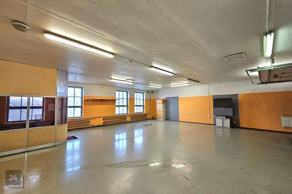 Ladu, 190 m² Äripind  -  Tallinn, Lasnamäe linnaosa
