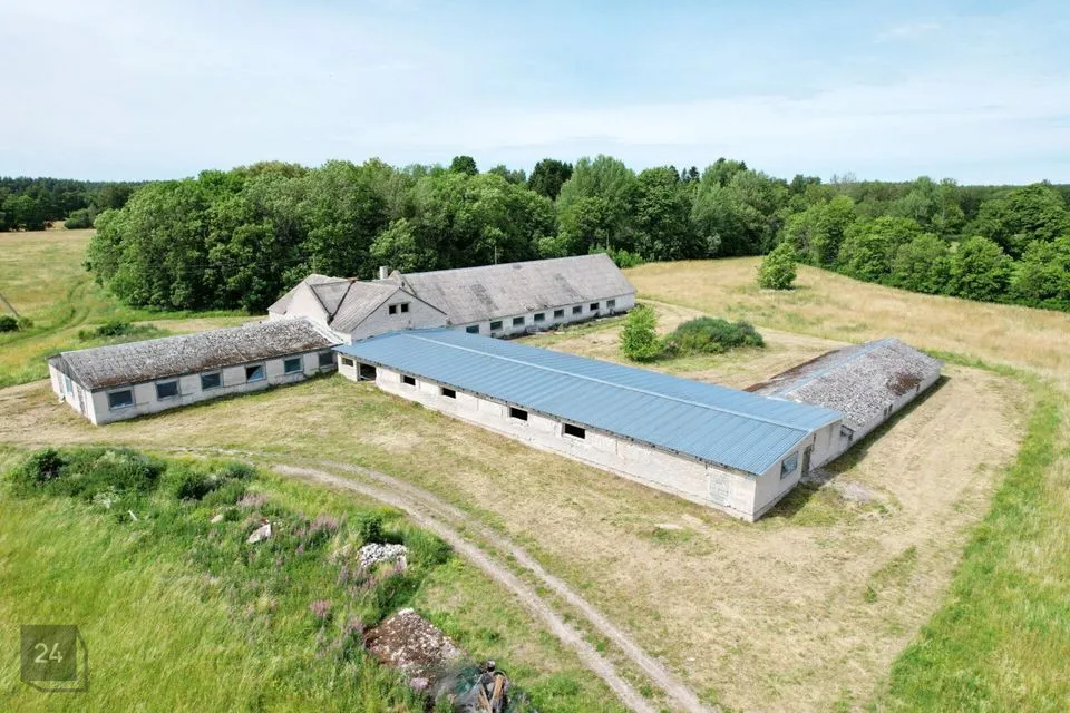 1640 m² Maja  -  Muhu vald, Vanamõisa küla