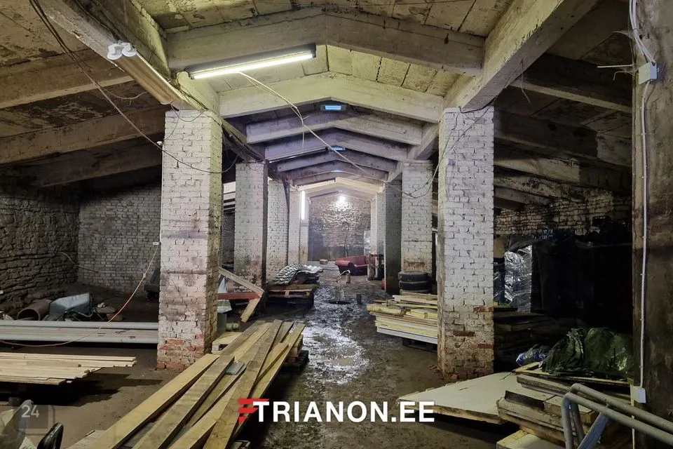 Ladu, 505 m² Äripind  -  Narva linn