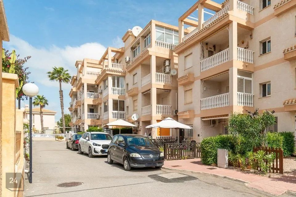 4-room apartment in Hispaania, Torrevieja - photo 2