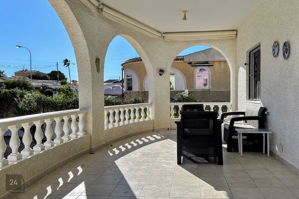 4-room house in Hispaania, El Chaparral - photo 2