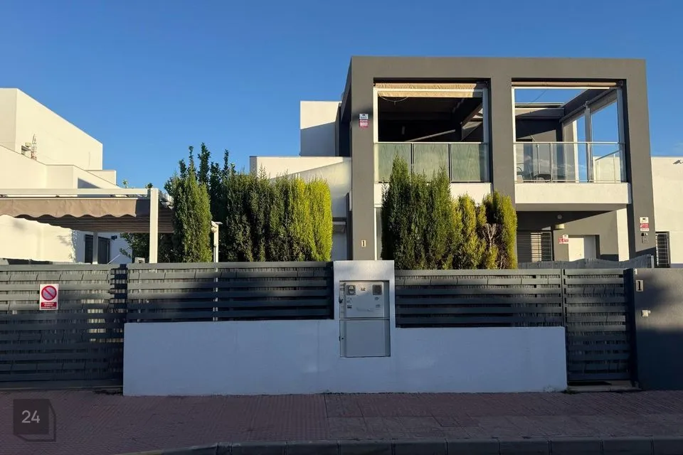 4-комнатная дом в Hispaania, Torrevieja